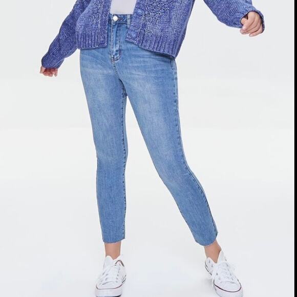 Forever 21 Women's High Rise Raw Hem Mom Jeans Size 31 NWT - Picture 1 of 8